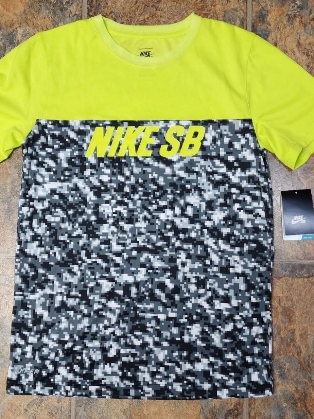 NWT Nike SB Skateboarding DRI Fit Pixel Camo Sports Tee Shirt XL